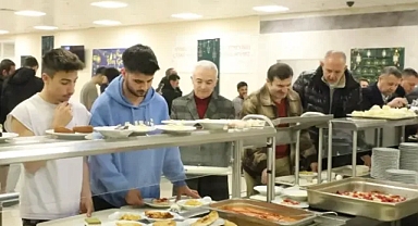 Vali Uğur Turan Sahurda KYK Yurdunda Öğrencilerle Buluştu