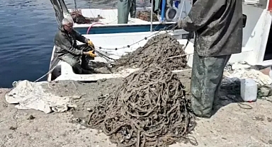 Ağları müsilajla kaplanan balıkçılar, avlanamadan geri döndü