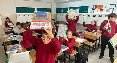 Babaeski Atatürk Ortaokulu'nda Geleneksel Kilim Dokuma Etkinliği