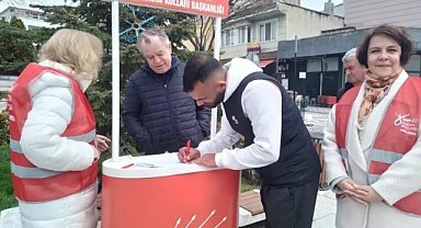 CHP Kırklareli'nde Ekrem İmamoğlu ve Erken Seçim İçin İmza Kampanyası Başlattı