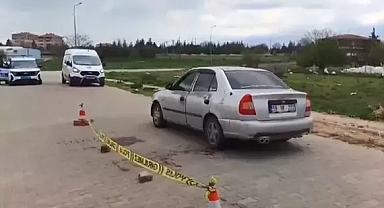 Otomobilde tartıştığı arkadaşını boğazından bıçakla yaraladı