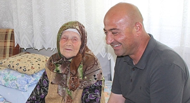 Başkan Ufuk İn’den Nazlı Teyzeye Anneler Günü Ziyareti