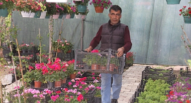 Çiçeklerin Renkli Dünyasına Çiçekçi Hasan Uz'dan Huzur ve Estetik Dolu Dokunuşlar