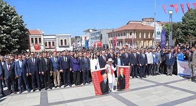 Edirne'de, 19 Mayıs Coşkusu Saraçlar Caddesi'ni Bayram Alanına Çevirdi
