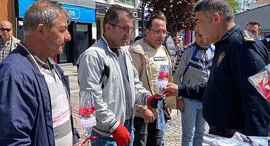 Edirne Emniyet Müdürü'nden 1 Mayıs'ta İşçilere Karanfil