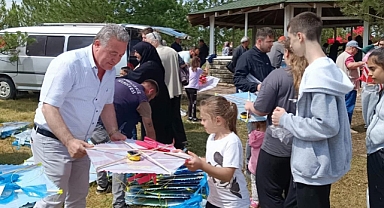 Evrensekiz'de Geleneksel 2. Uçurtma Şenliği Coşku İçinde Gerçekleşti