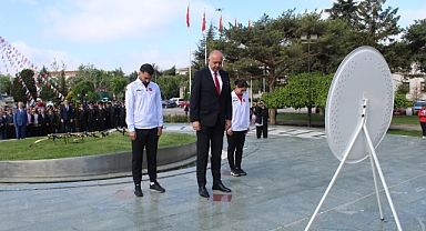 Kırklareli'nde 19 Mayıs Coşkusu: Atatürk'e Saygı Çelenk Töreniyle Başladı 
