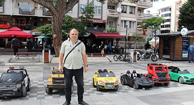 Kırklareli'nde 20 Yıllık Mutluluk: Ömer Türkoğlu'ndan Nesiller Boyu Akülü Araba Keyfi 