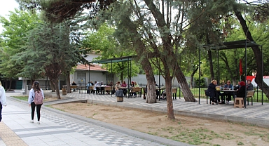 Kırklareli'nde Sıcaklıklar Yükseldi, Altın Günleri Parklara Taşındı