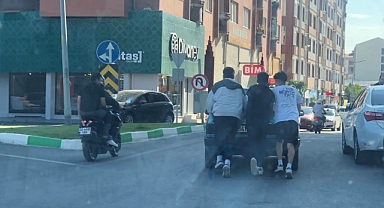 Kırklareli'nde Trafikte Kısa Süreli Aksama Gençlerin Yardımıyla Çözüldü