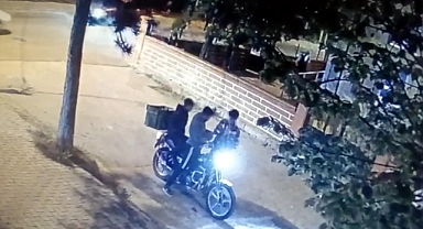 Motosikletle uyuşturucu satışı kamerada