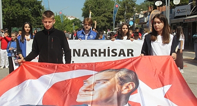 Pınarhisar'da Gençlik Haftası Coşkusu: Cumhuriyet Meydanı'nda Görkemli Açılış