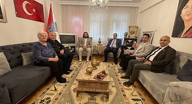 Yeniden Refah Partisi'nden Şehit Annesine Anneler Günü Sürprizi 