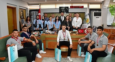 Babaeski'nin Gençleri Bilgiyle Yarıştı, Ödüllerle Taçlandı