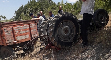 Devrilen traktörün altında kalan sürücü hayatını kaybetti