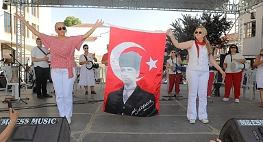 Edirne'de Balkan Rüzgarı Esti: Folklor Festivali Renkli Görüntülere Sahne Oldu
