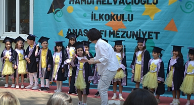 Hamdi Helvacıoğlu İlkokulu'nda Miniklerden Mezuniyet Coşkusu