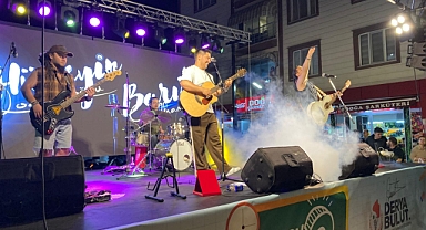 Kırklareli Belediyesi'nden Öğrencilere Moral Konseri