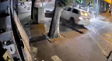 Kırklareli'de Gece Yarısı Kaza: Direğe Çarpan Sürücü Yoluna Devam Etti