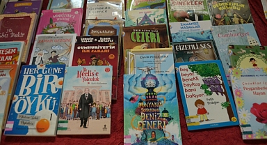 Kırklareli İl Halk Kütüphanesi'ne Minikler İçin Kitap Yağmuru!