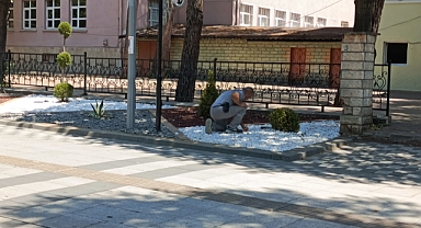 Kırklareli İstasyon Caddesi'nde Yapılan Peyzaj Çalışmaları Zarar Görüyor