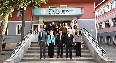 Kırklareli Valisi Uğur Turan'dan Cumhuriyet Ortaokulu'na Ziyaret