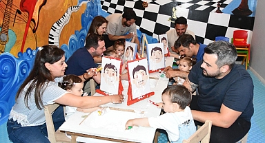 Kitabevinin 'babalar günü' etkinliğinde, çocuklar babalarıyla oyunlar oynadı