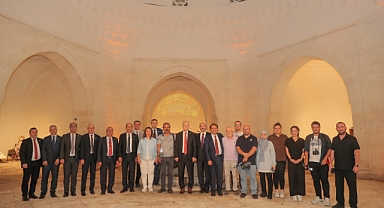 REKTÖR HATİPLER'DEN TARİHİ ATMOSFERDE BASINLA BULUŞMA