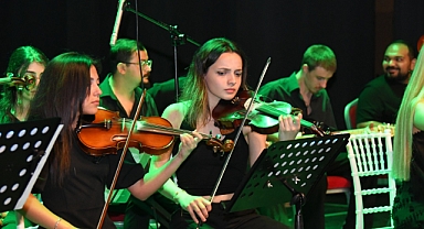 Süleymanpaşa Belediye Konservatuvarı Mezuniyet Gösterisi Büyüledi