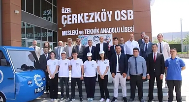 Tekirdağ'da lise öğrencileri, yerli imkanlarla elektrikli kamyonet üretti