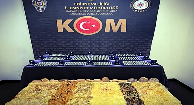 TIR'da 50 milyon TL değerinde kehribar ile pırlanta taşlı yüzükler ele geçirildi