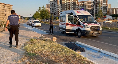 Yön levhası direğine çarpan motosikletin sürücüsü 14 yaşındaki Azra hayatını kaybetti