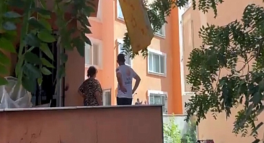 5'inci kattaki evine pencereden girmek isterken düşen Kadir Can, öldü