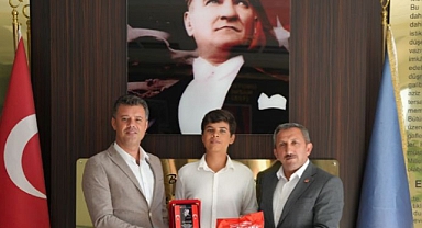 Başkan Sarıkurt'tan LGS Şampiyonuna Tebrik Ziyareti