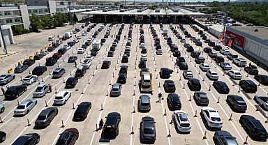 Edirne’deki dört sınır kapısında, tüm zamanların yolcu ve araç giriş rekoru kırıldı