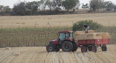 Kırklareli'nde Çiftçilerin Saman Mesaisi Devam Ediyor 