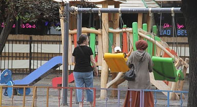 Kırklareli’nde Yaz Sıcaklarında Parklar Ailelerin Uğrak Noktası Oldu