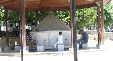 Kırklareli Sıcağından Bunalan Vatandaşlar Serinliği Camii Musluklarında Aradı