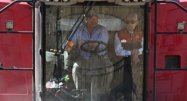 Kırklareli Valisi Uğur Turan'dan Üreticilere Hasat Mesajı