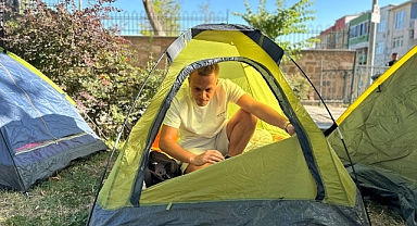 Kırkpınar'a gelen güreşseverler, çadırlarda da konaklıyor