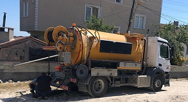 Kıyıköy'de Kanal Temizliği Seferberliği: TESKİ Ekiplerinden Hızlı Müdahale