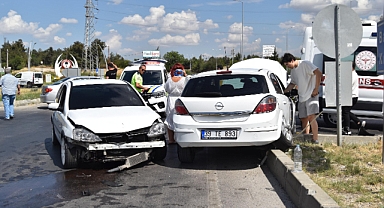 Lüleburgaz'da iki otomobil çarpıştı: 3 yaralı