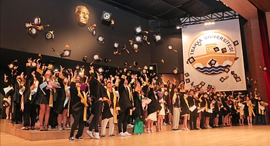 TRAKYA ÜNİVERSİTESİ İKTİSADİ VE İDARİ BİLİMLER FAKÜLTESİNDE MEZUNİYET COŞKUSU
