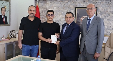 Vize Kaymakamı Balaban, LGS'de Başarı Gösteren Öğrencileri Makamında Ağırladı