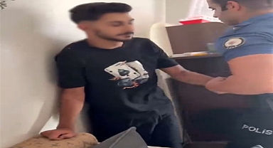 33 yıl hapisle aranan firari hükümlü, evdeki rafın arkasında saklanırken yakalandı