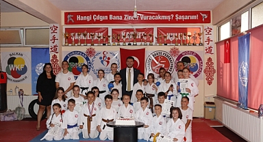 Babaeski Belediye Başkanı Dr. Fırat Yayla, Karate Sporcularına Diplomalarını Takdim Etti