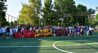 Babaeski'de Futbol Turnuvasında Minik Sporcular Ödüllerine Kavuştu