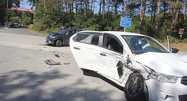 Binkılıç Bölgesinde İki Araç Çarpıştı: 2 Yaralı