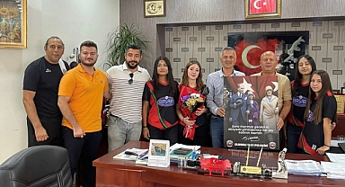 Büyükkarıştıran Belediye Başkanı Çamlıca, Kadın Futbol Takımıyla Buluştu