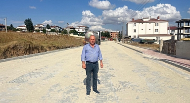 Büyükkarıştıran'da Kaldırım ve Yol Çalışmaları Sürüyor